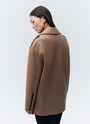 Куртка-косуха oversize из экокожи, цвет: кэмел Allweneed Удлиненная куртка-косуха актуальна во все времена. Модель oversize выполнена из плотной и качественной экокожи. Куртка с широким воротником и двумя удобными карманами. Мы добавили металлическую фурнитуру и погоны. Классическая косая застежка и застежка-молния на рукавах. Рабочие кнопки на поясе и две декоративные кнопки на лацканах. Мы любим ее носить с джинсами и рубашкой. Три базовых цвета: чёрный, кэмел и молочный с черной фурнитурой.