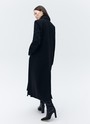 


Двубортное пальто длины миди из итальянской шерстяной ткани. Модель прямого силуэта с классической линией плеч. Два накладных кармана. Пальто, которое подойдет к лаконичному образу на каждый день и к строгому костюму и вечернему платью. Ткань высокого качества имеет характерный легкий отблеск, что добавляет образу немного шика. Модель достаточно свободная, поэтому вы можете легко передвигаться по городу.

Температурный режим до +5 C


