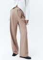 ПРЯМЫЕ БРЮКИ ПОЛНОЙ ДЛИНЫ, цвет: кэмел Allweneed
Прямые брюки из костюмной ткани. Модель полной длины, которая вытягивает силуэт. Скрытая застежка на молнию и два прорезных кармана. Ткань хорошо держит форму и очень приятна к телу. Средняя посадка подходит девушкам с разным ростом. Носите с жакетом из новой коллекции или с любимыми топами, блузами и футболками.