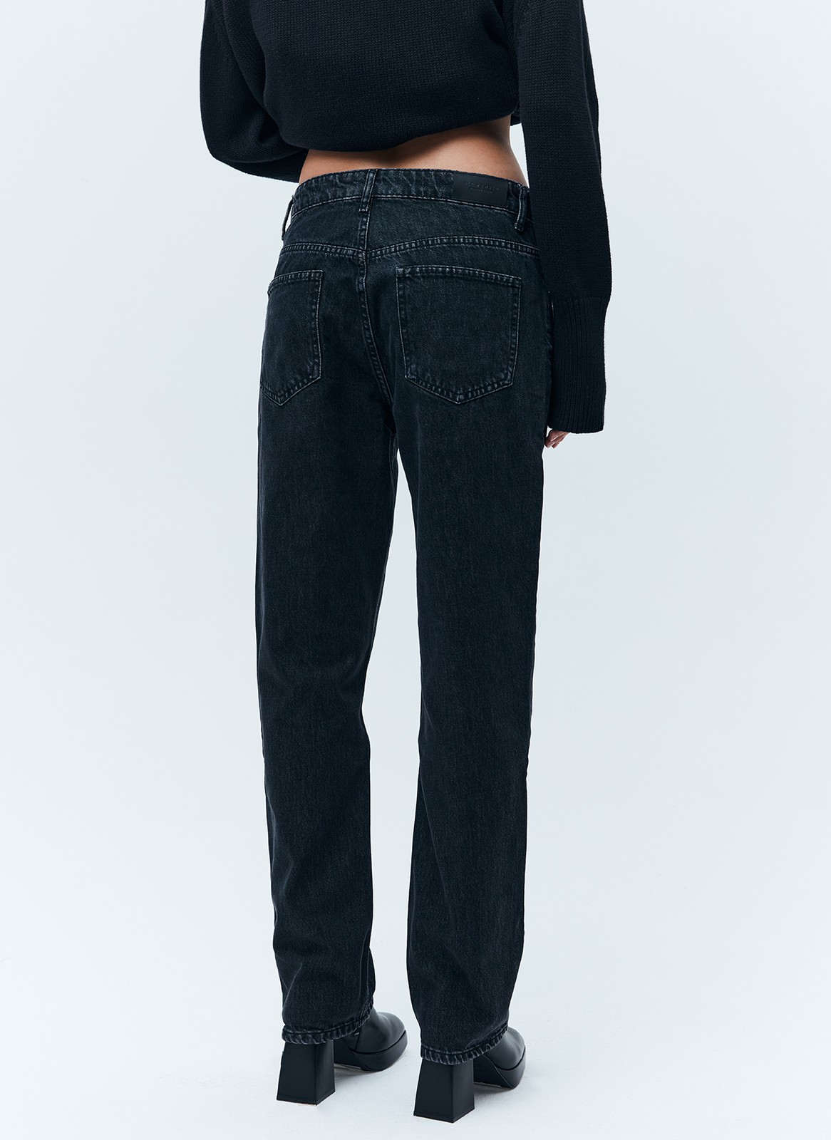 Джинсы Straight fit со средней посадкой, цвет: Черный Allweneed Модель джинс из хлопка,длинные прямые со средней посадкой. Визуально вытягивают фигуру. Отлично подойдут на каждый день.