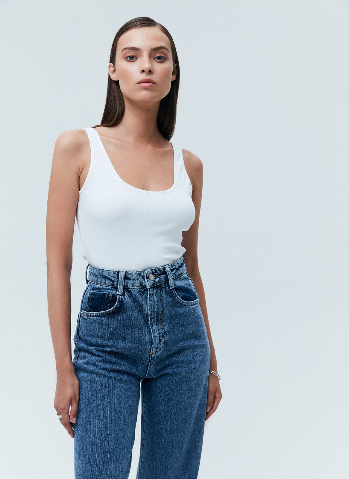 Джинсы широкие полной длины, цвет: синий Allweneed Джинсысвободного кроя из хлопка,с высокой посадкой. Плотный деним позволяет держать форму и красиво облегать линию бедра. Необработанный край. Мы выполнили модель из нашего премиального, 100% хлопкового денима, с авторской варкой и брендированной фурнитурой высокого качества.