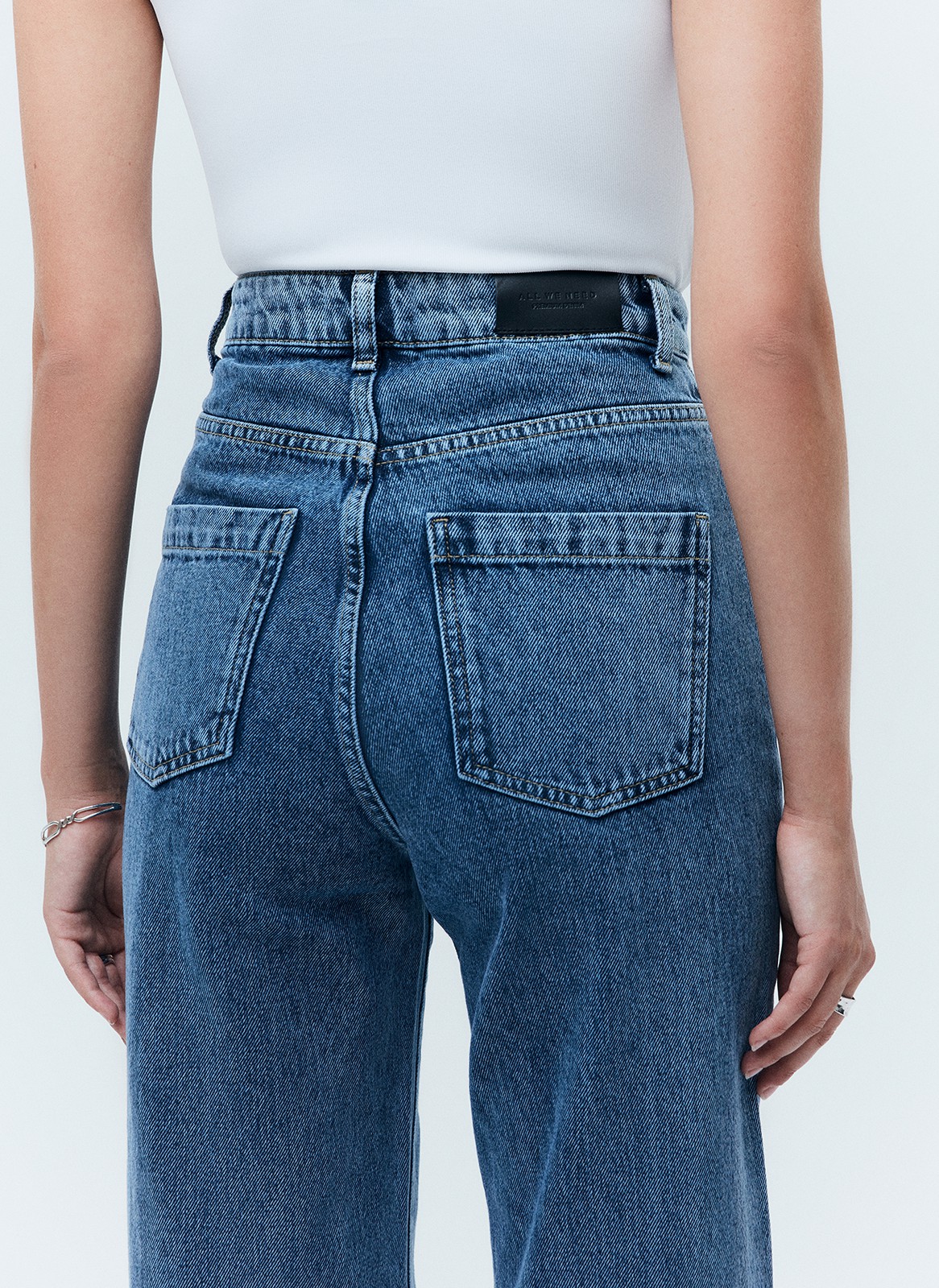 Джинсы широкие полной длины, цвет: синий Allweneed Джинсысвободного кроя из хлопка,с высокой посадкой. Плотный деним позволяет держать форму и красиво облегать линию бедра. Необработанный край. Мы выполнили модель из нашего премиального, 100% хлопкового денима, с авторской варкой и брендированной фурнитурой высокого качества.