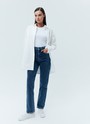 Модель джинс из хлопка,длинные прямые со средней посадкой. Визуально вытягивают фигуру. Отлично подойдут на каждый день.

