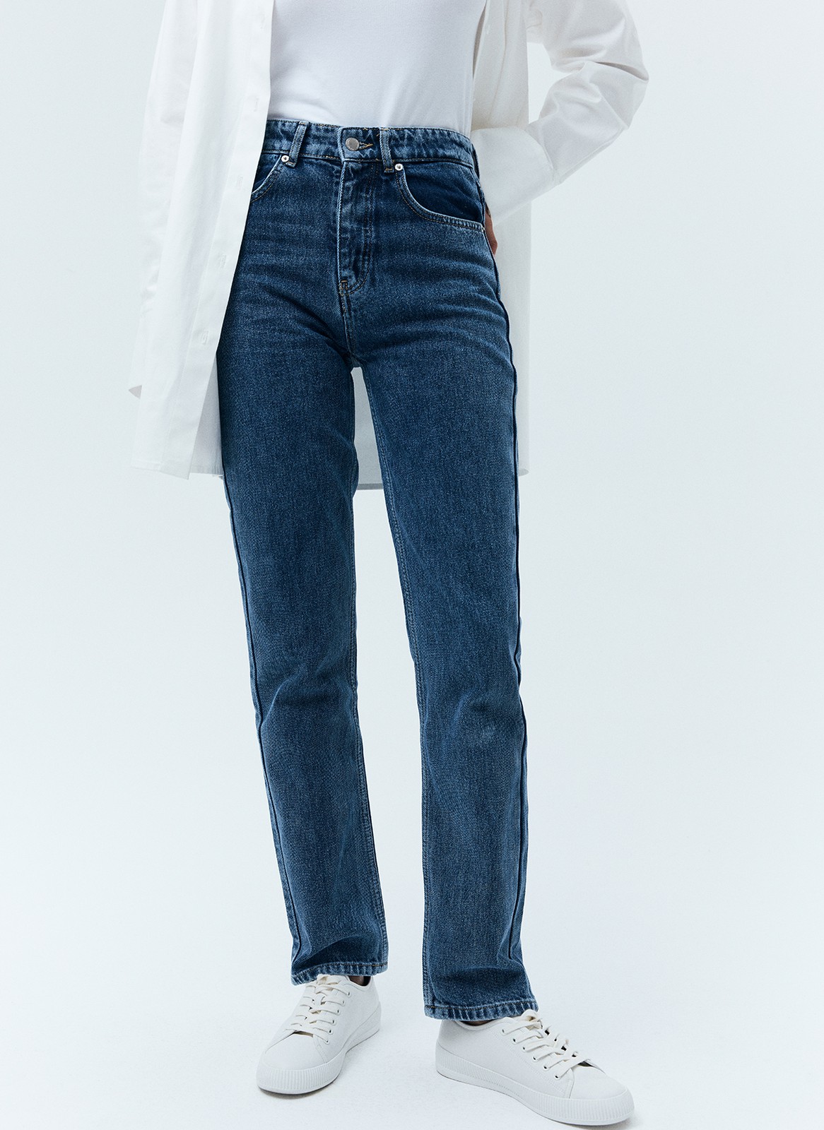 Модель джинс из хлопка,длинные прямые со средней посадкой. Визуально вытягивают фигуру. Отлично подойдут на каждый день.

