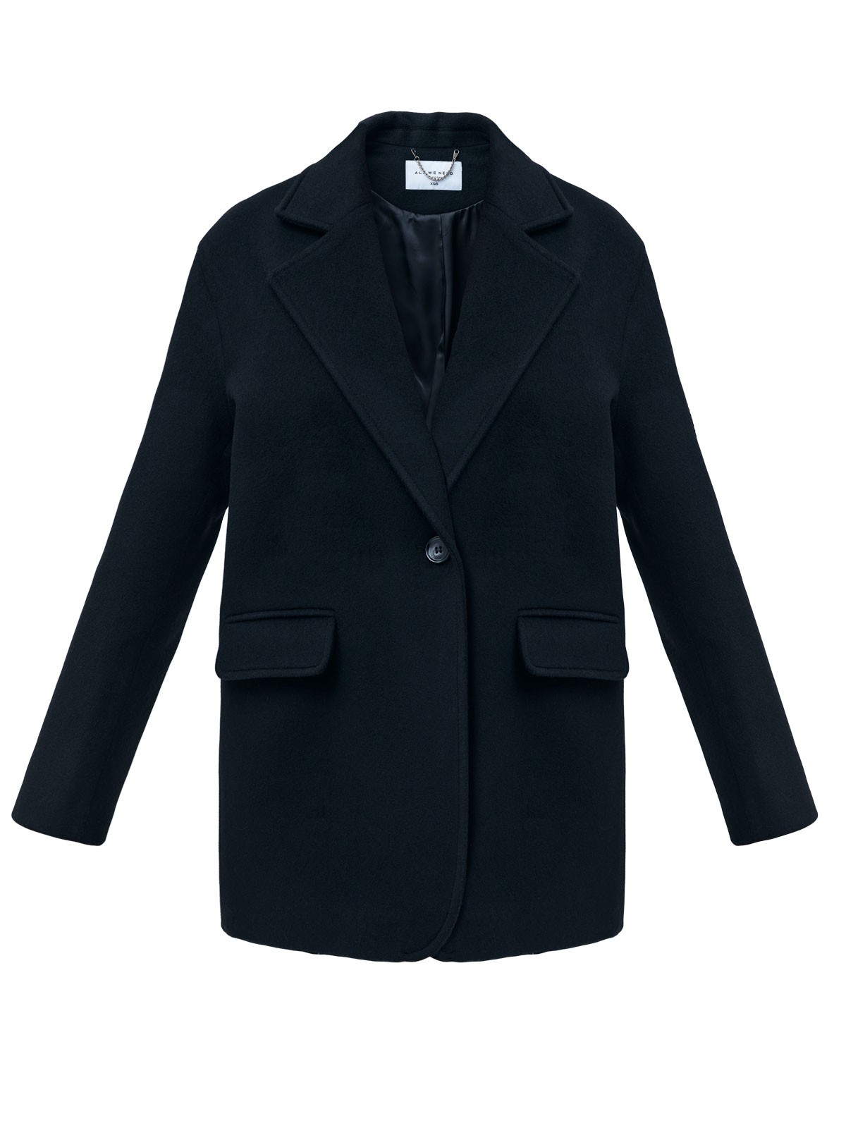 ОДНОБОРТНОЕ ПАЛЬТО-ЖАКЕТ, цвет: ЧЕРНЫЙ 2 Allweneed Однобортное пальто из мягкой шерстяной ткани. Модель фасоном напоминает жакет. Слегка спущенная линия плеча, поэтому комфортно носить со свитером и худи. Классический воротник и лацканы. Два накладных кармана и застежка на одну пуговицу. Мы советуем сочетать пальто с костюмами или джинсами для более лаконичного образа.
Температурный режим до +5 C