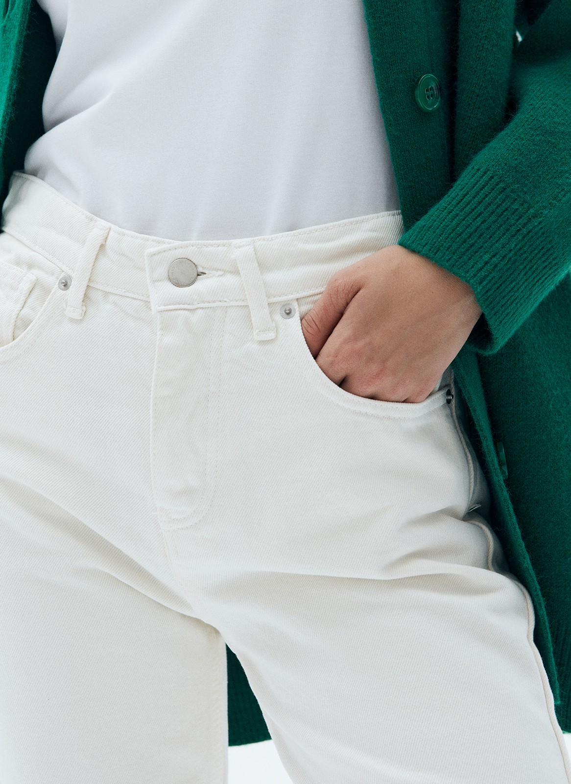 Джинсы Straight fit со средней посадкой, цвет: молочный Allweneed Модель джинс из хлопка,длинные прямые со средней посадкой. Визуально вытягивают фигуру. Отлично подойдут на каждый день.