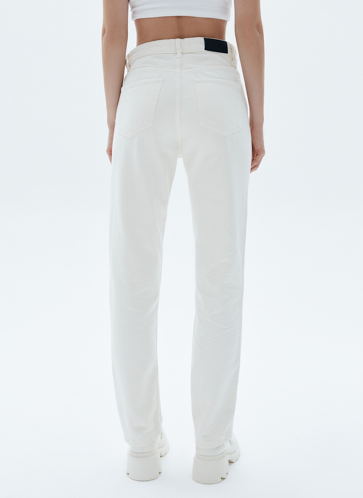 Джинсы Straight fit со средней посадкой, цвет: молочный Allweneed Модель джинс из хлопка,длинные прямые со средней посадкой. Визуально вытягивают фигуру. Отлично подойдут на каждый день.