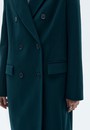 ДВУБОРТНОЕ УДЛИНЁННОЕ ПАЛЬТО, цвет: темно-изумрудный Allweneed
Двубортное пальто длины миди из итальянской шерстяной ткани. Модель прямого силуэта с классической линией плеч. Два накладных кармана. Пальто, которое подойдет к лаконичному образу на каждый день и к строгому костюму и вечернему платью. Ткань высокого качества имеет характерный легкий отблеск, что добавляет образу немного шика. Модель достаточно свободная, поэтому вы можете легко передвигаться по городу.
Температурный режим до +5 C
