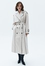 Двубортный удлинённый тренч oversize с кантом, цвет: бежевый Allweneed
Двубортный плащ из ткани с водоотталкивающей пропиткой. Свободная посадка и длина миди. В модели присутствуют классические детали тренча, которые пришли к нам из мужского гардероба: паты, погоны, застежка на пуговицы и отлетная кокетка. Два прорезных кармана и пояс, чтобы подчеркнуть талию. Мы готовы носить эту модель в любое время года, ведь в ней будет комфортно даже в переменчивую погоду. Ткань имеет небольшой водоотталкивающий эффект. Использование зонта обязательно. Создавайте смелые современные или утонченные образы в стиле старых фильмов.
Температурный режим от +15 до +20 C
На модели размер XS/S