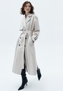 Двубортный удлинённый тренч oversize с кантом, цвет: бежевый Allweneed
Двубортный плащ из ткани с водоотталкивающей пропиткой. Свободная посадка и длина миди. В модели присутствуют классические детали тренча, которые пришли к нам из мужского гардероба: паты, погоны, застежка на пуговицы и отлетная кокетка. Два прорезных кармана и пояс, чтобы подчеркнуть талию. Мы готовы носить эту модель в любое время года, ведь в ней будет комфортно даже в переменчивую погоду. Ткань имеет небольшой водоотталкивающий эффект. Использование зонта обязательно. Создавайте смелые современные или утонченные образы в стиле старых фильмов.
Температурный режим от +15 до +20 C
На модели размер XS/S
