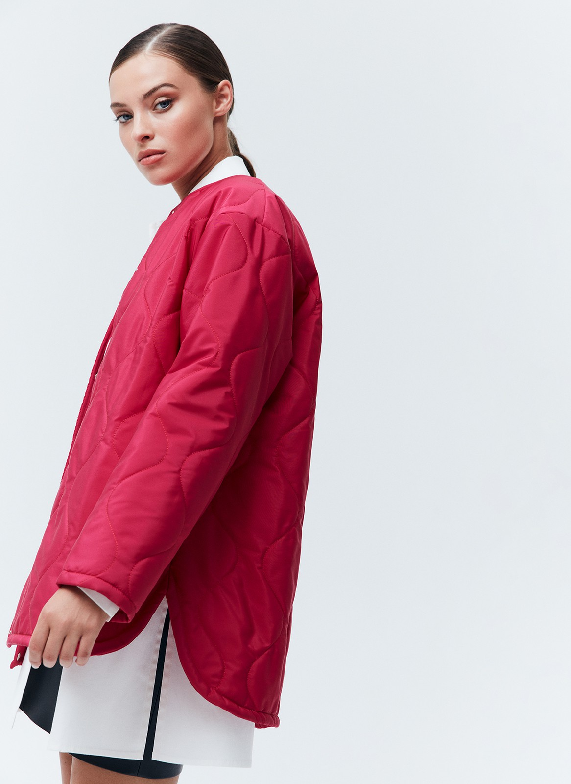 Стёганая куртка oversize, цвет: фуксия Allweneed
Куртка на синтепоне свободного кроя. Комфортное спущенное плечо. Удобная застежка на кнопки. Мы любим надевать эту модель на мягкий лонглисв с джинсами и отправляться на прогулку. Ткань имеет минимальный водоотталкивающий эффект. Использование зонта обязательно.
Температурный режим от +5 до +15 C