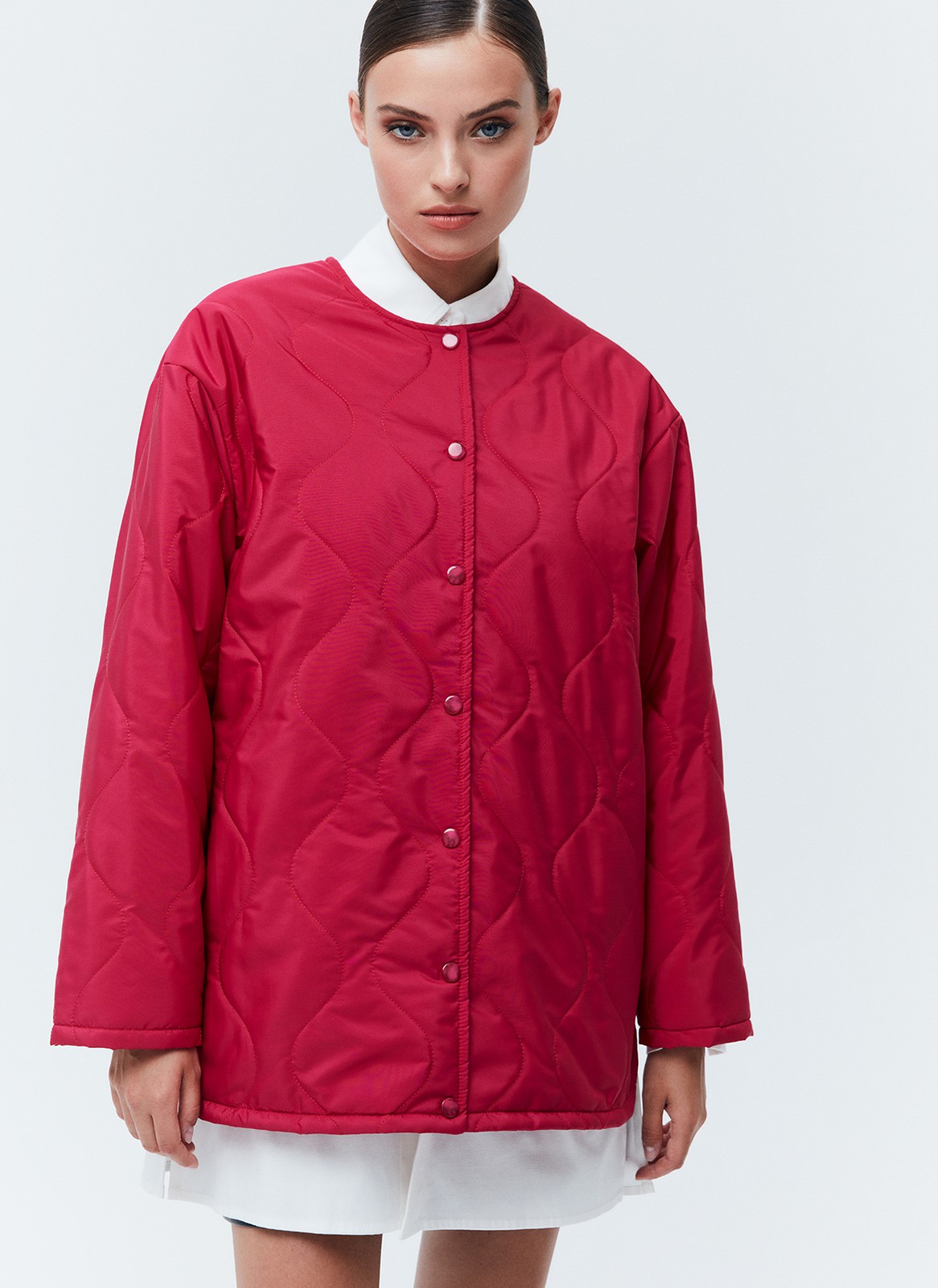 Стёганая куртка oversize, цвет: фуксия Allweneed
Куртка на синтепоне свободного кроя. Комфортное спущенное плечо. Удобная застежка на кнопки. Мы любим надевать эту модель на мягкий лонглисв с джинсами и отправляться на прогулку. Ткань имеет минимальный водоотталкивающий эффект. Использование зонта обязательно.
Температурный режим от +5 до +15 C