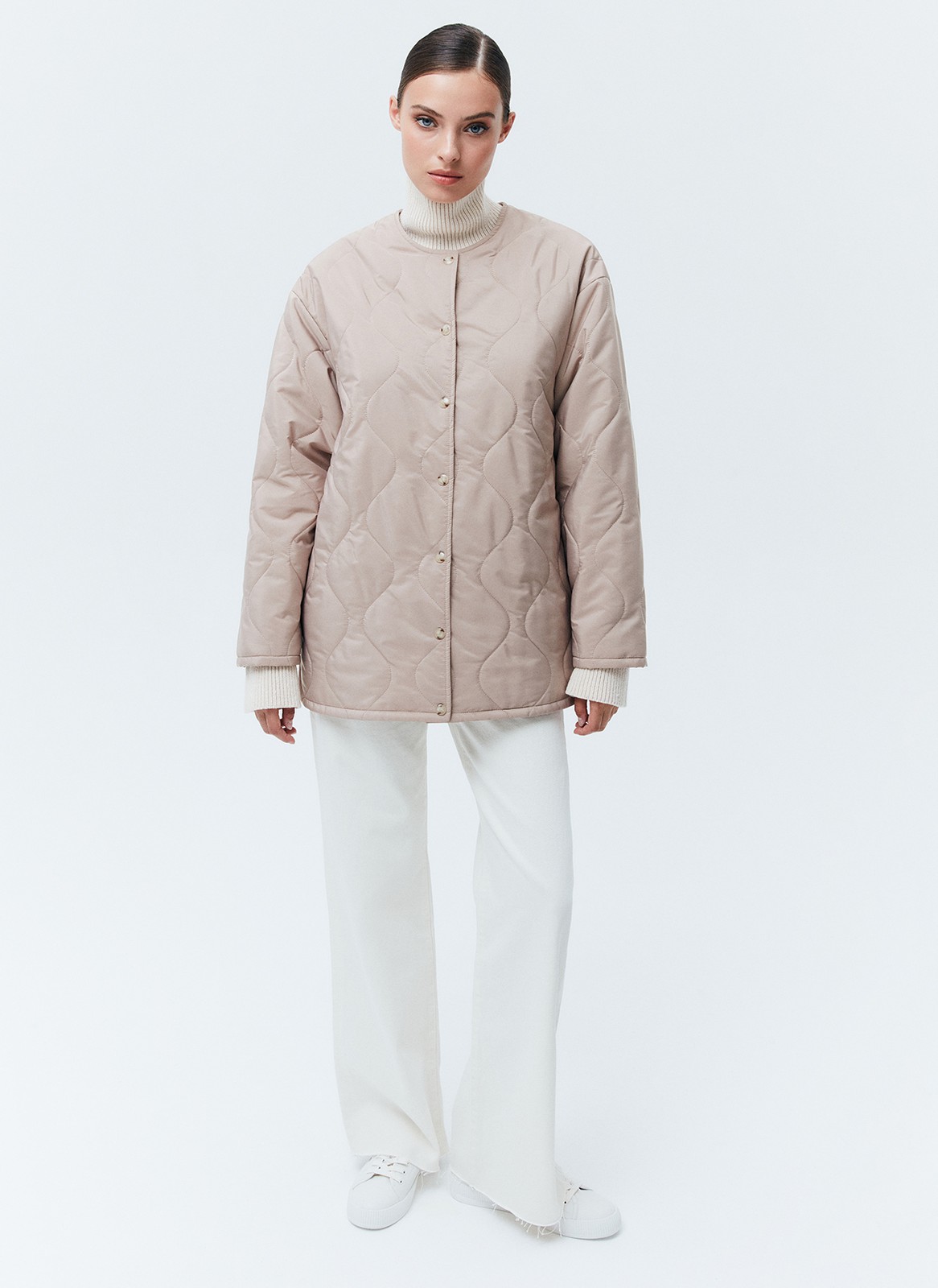 


Куртка на синтепоне свободного кроя. Комфортное спущенное плечо. Удобная застежка на кнопки. Мы любим надевать эту модель на мягкий лонглисв с джинсами и отправляться на прогулку. Ткань имеет минимальный водоотталкивающий эффект. Использование зонта обязательно.

Температурный режим от +5 до +15 C



