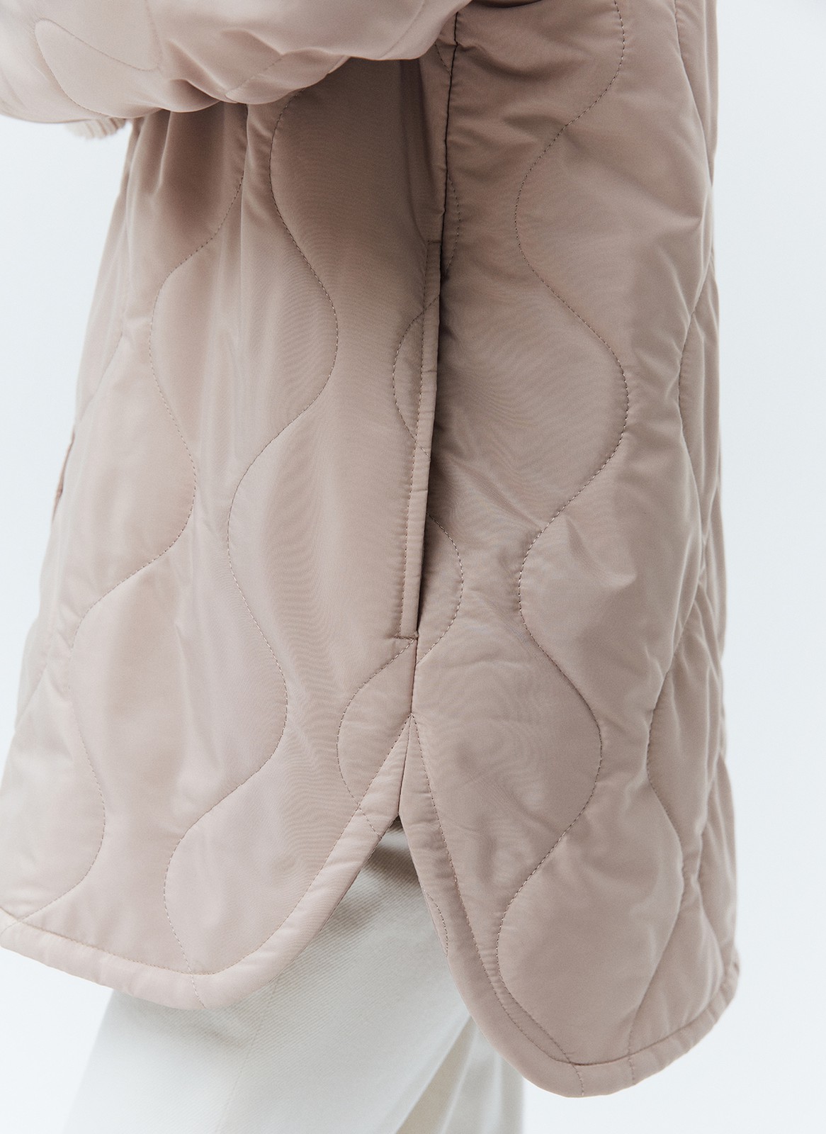 


Куртка на синтепоне свободного кроя. Комфортное спущенное плечо. Удобная застежка на кнопки. Мы любим надевать эту модель на мягкий лонглисв с джинсами и отправляться на прогулку. Ткань имеет минимальный водоотталкивающий эффект. Использование зонта обязательно.

Температурный режим от +5 до +15 C



