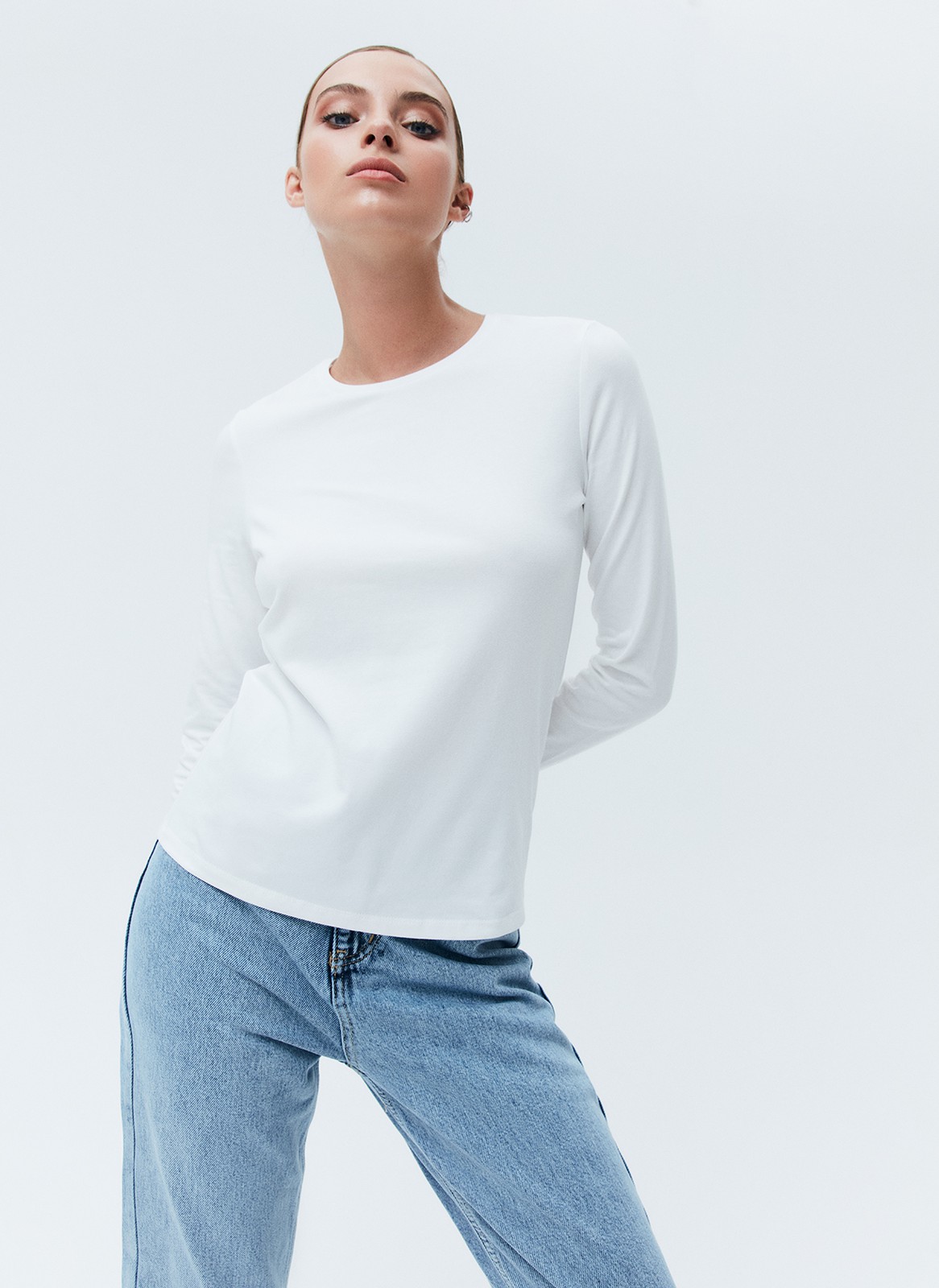 Лонгслив, цвет: молочный Allweneed
Лонгслив из мягкого трикотажа. Слегка приталенная модель. Круглая горловина и классическая линия плеч. Ткань очень приятна на ощупь создает ощущение нежных прикосновений к телу. Это изделие будет интересно смотреться на контрасте с широкими джинсами или брюками.