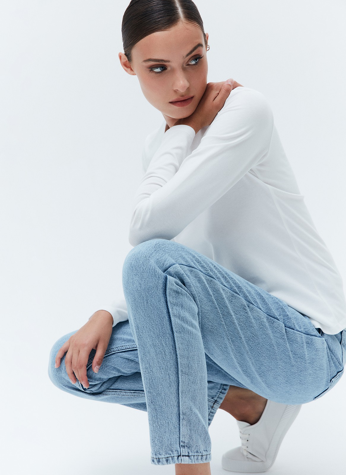 Лонгслив, цвет: молочный Allweneed
Лонгслив из мягкого трикотажа. Слегка приталенная модель. Круглая горловина и классическая линия плеч. Ткань очень приятна на ощупь создает ощущение нежных прикосновений к телу. Это изделие будет интересно смотреться на контрасте с широкими джинсами или брюками.