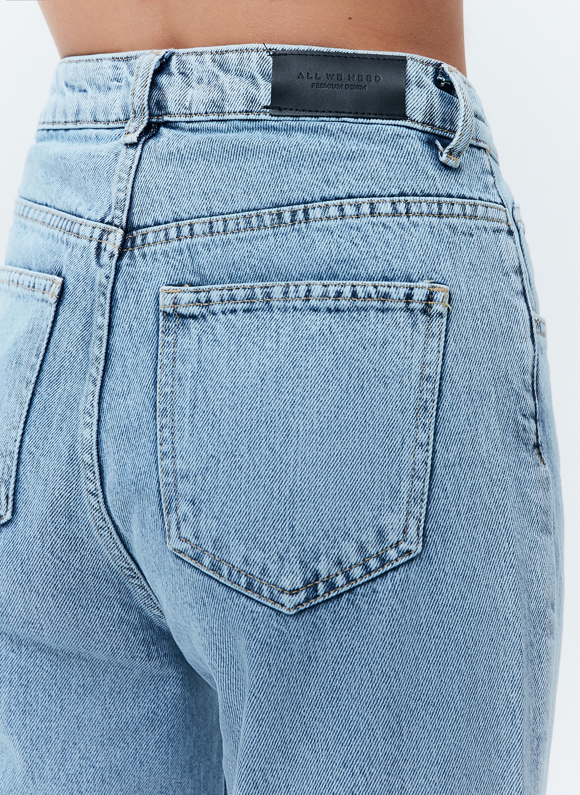 Джинсы, цвет: ГОЛУБОЙ 2 Allweneed Базовая модель из плотного хлопка, хорошо держат форму. Цвета легко впишутся в гардероб и дополнят любой образ.