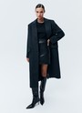 ПАЛЬТО МУЖСКОГО КРОЯ, цвет: Графитовый Allweneed Пальто, которое вы могли бы найти в мужском гардеробе. Однобортная модель длины миди на двух пуговицах. Два кармана с клапаном и разрез на спине для свободы в движении. Пальто имеет подкладочную ткань,с акцентными плечами формируют силуэт а-ля с мужского плеча. Нам нравится, как на контрасте строгое пальто смотрится с нежными платьями. Носите также с костюмами, юбками и джинсами. Модели разных оттенков отличаются по плотности ткани.
Температурный режим до 0 C.