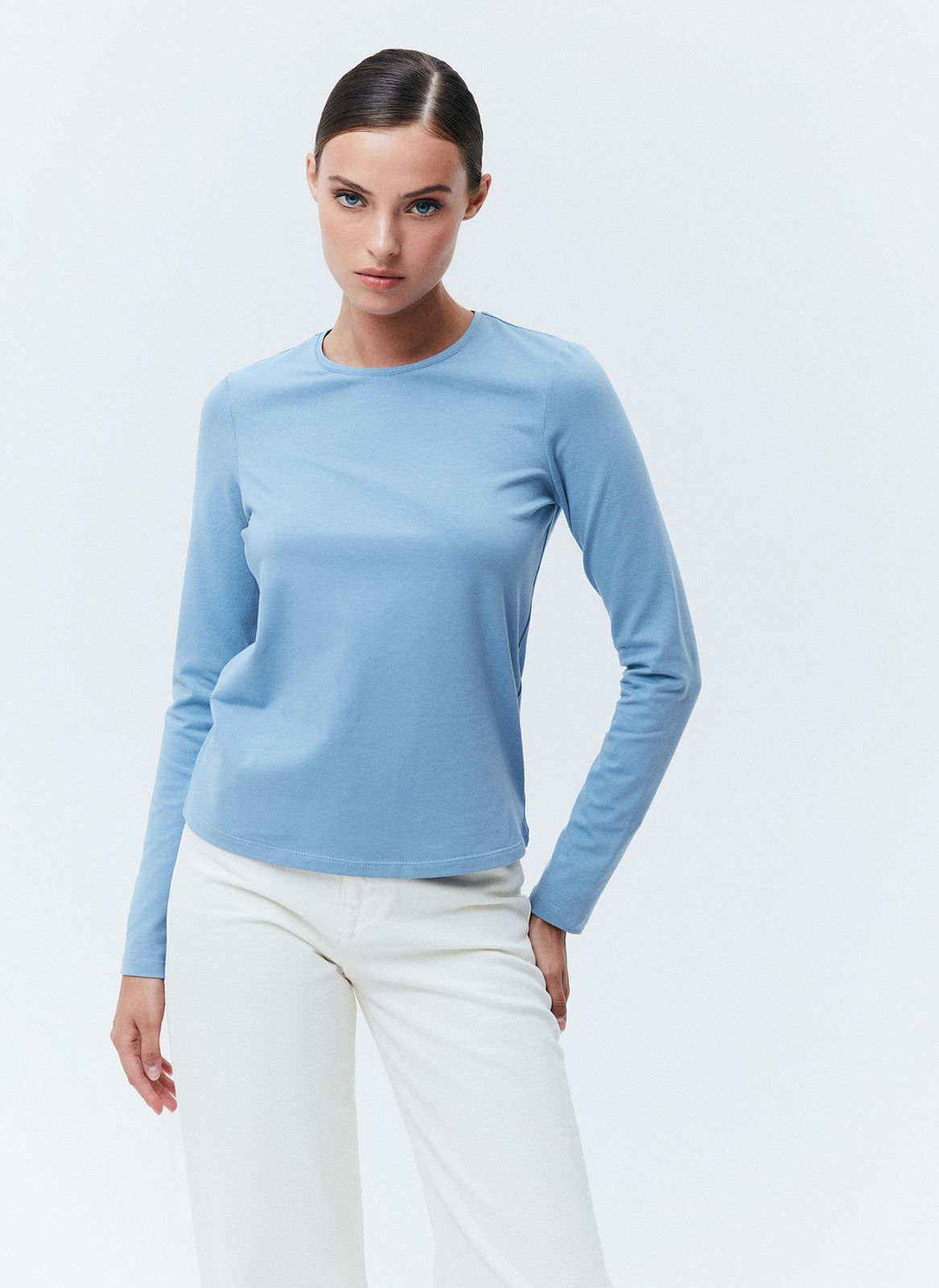 Лонгслив, цвет: серо-голубой Allweneed
Лонгслив из мягкого трикотажа. Слегка приталенная модель. Круглая горловина и классическая линия плеч. Ткань очень приятна на ощупь создает ощущение нежных прикосновений к телу. Это изделие будет интересно смотреться на контрасте с широкими джинсами или брюками.