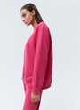 Свитшот oversize, цвет: фуксия Allweneed
Свитшот объемного кроя из мягкого трикотажа. Благодаря натуральному хлопку, ткань дышит и создает ощущение комфорта. Круглая горловина и спущенное плечо. Эластичные манжеты для фиксации. Можно носить с трикотажными брюками или любимыми джинсами.
