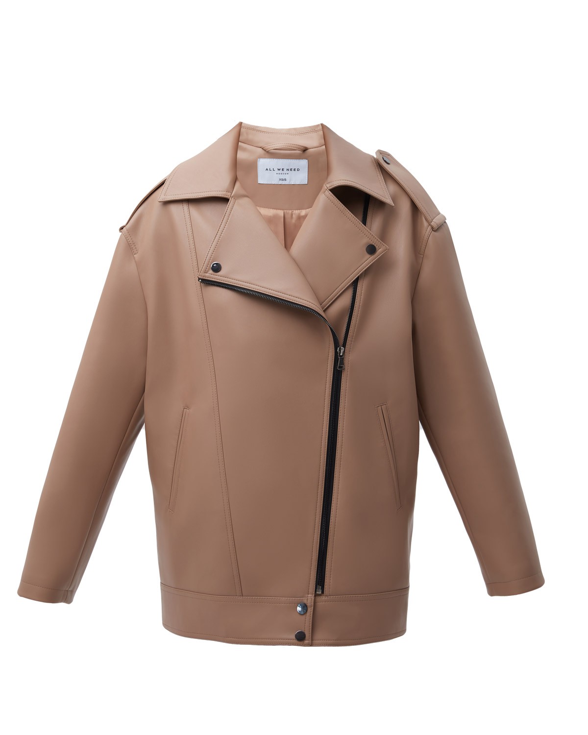Куртка-косуха oversize из экокожи, цвет: кэмел Allweneed Удлиненная куртка-косуха актуальна во все времена. Модель oversize выполнена из плотной и качественной экокожи. Куртка с широким воротником и двумя удобными карманами. Мы добавили металлическую фурнитуру и погоны. Классическая косая застежка и застежка-молния на рукавах. Рабочие кнопки на поясе и две декоративные кнопки на лацканах. Мы любим ее носить с джинсами и рубашкой. Три базовых цвета: чёрный, кэмел и молочный с черной фурнитурой.