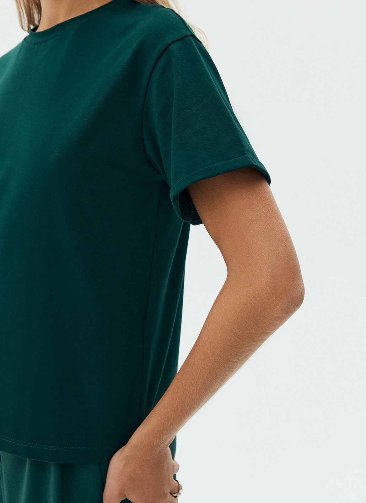 ФУТБОЛКА TIMELESS, цвет: изумрудный Allweneed Футболка свободного кроя из слегка тянущегося хлопкового материала. В новой коллекции мы выпустили футболки в новыхбазовых, пастельных и приглушенных цветах.