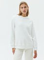 Свитшот oversize, цвет: молочный Allweneed Свитшот объемного кроя из мягкого трикотажа. Благодаря натуральному хлопку, ткань дышит и создает ощущение комфорта. Круглая горловина и спущенное плечо. Эластичные манжеты для фиксации. Можно носить с трикотажными брюками или любимыми джинсами.