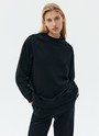 Свитшот oversize, цвет: Черный Allweneed Свитшот объемного кроя из мягкого трикотажа. Благодаря натуральному хлопку, ткань дышит и создает ощущение комфорта. Круглая горловина и спущенное плечо. Эластичные манжеты для фиксации. Можно носить с трикотажными брюками или любимыми джинсами.