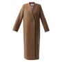ПАЛЬТО МАКСИ С ОБЪЁМНЫМ ШАРФОМ, цвет: кэмел Allweneed
Новое объемное пальто из линейки Тренд. Двубортная модель без лацканов и воротника. Минималистичное пальто, но с увеличенной линией плеча и расширенным рукавом для свободы в движениях. Застежка на пуговицы и два кармана по бокам. Акцентная деталь изделия объемный шарф из собственной ткани, который завершает образ и делает его более утонченным. В этом пальто уютно прятаться от ветра.
Температурный режим до +5 C
