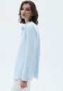 Рубашка прямая, цвет: светло-голубой Allweneed
Плотная рубашка прямого кроя. Воротник-стойка и застежка на пуговицы в тон. Модель с классической линией плеча. Носите на футболки вторым слоем или самостоятельно как элемент базового гардероба. Такой фасон будет актуален всегда, поэтому эта рубашка прослужит не один сезон.