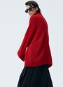 Свитер oversize c молнией на горловине, цвет: красный Allweneed
Свитер свободного кроя с молнией на горловине. Спущенная линия плеча для расслабленного образа. Материал согревает и очень приятно касается тела, поэтому вы можете проводить в нем долгие вечера у камина. Для офиса сочетайте свитер с юбкой-карандашом, а для отдыха с удобными джинсами или брюками из трикотажа.