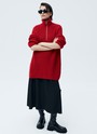 Свитер oversize c молнией на горловине, цвет: красный Allweneed
Свитер свободного кроя с молнией на горловине. Спущенная линия плеча для расслабленного образа. Материал согревает и очень приятно касается тела, поэтому вы можете проводить в нем долгие вечера у камина. Для офиса сочетайте свитер с юбкой-карандашом, а для отдыха с удобными джинсами или брюками из трикотажа.