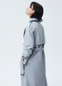 Двубортный удлинённый тренч oversize с кантом, цвет: серый Allweneed
Двубортный плащ из ткани с водоотталкивающей пропиткой. Свободная посадка и длина миди. В модели присутствуют классические детали тренча, которые пришли к нам из мужского гардероба: паты, погоны, застежка на пуговицы и отлетная кокетка. Два прорезных кармана и пояс, чтобы подчеркнуть талию. Мы готовы носить эту модель в любое время года, ведь в ней будет комфортно даже в переменчивую погоду. Ткань имеет небольшой водоотталкивающий эффект. Использование зонта обязательно. Создавайте смелые современные или утонченные образы в стиле старых фильмов.
Температурный режим от +15 до +20 C
На модели размер XS/S