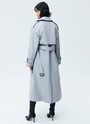 Двубортный удлинённый тренч oversize с кантом, цвет: серый Allweneed
Двубортный плащ из ткани с водоотталкивающей пропиткой. Свободная посадка и длина миди. В модели присутствуют классические детали тренча, которые пришли к нам из мужского гардероба: паты, погоны, застежка на пуговицы и отлетная кокетка. Два прорезных кармана и пояс, чтобы подчеркнуть талию. Мы готовы носить эту модель в любое время года, ведь в ней будет комфортно даже в переменчивую погоду. Ткань имеет небольшой водоотталкивающий эффект. Использование зонта обязательно. Создавайте смелые современные или утонченные образы в стиле старых фильмов.
Температурный режим от +15 до +20 C
На модели размер XS/S