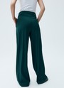 Широкие брюки полной длины, цвет: изумрудный Allweneed
Широкие брюки на средней посадке. Скрытая застежка и два глубоких кармана. Мы изготовили эту модель из костюмной ткани высокого качества, поэтому брюки хорошо сидят. Сочетайте с жакетом или комбинируйте с лонгсливами и водолазкой.