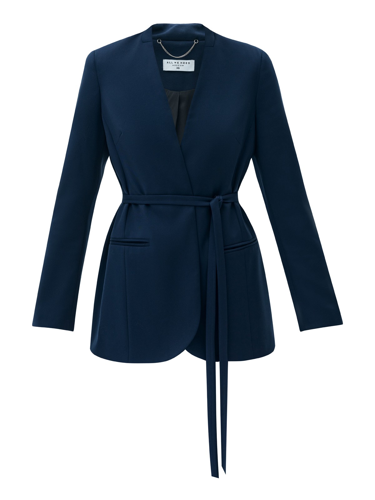 Однобортный жакет без лацканов, цвет: темно-синий Allweneed
Однобортный жакет без лацканов. Модель с тонким поясом, чтобы подчеркнуть талию. Два кармана по бокам. Классическая линия плеча и универсальная длина до середины бедра. Вы можете носить эту модель как альтернативу кардигану или жакету с лацканами
