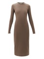 Платье миди с длинным рукавом, цвет: темно-бежевый Allweneed
Платье длины миди с длинным рукавом. Модель с ребристым эффектом, что делает образ многогранным. Изделие прямого кроя из смесового материала, благодаря которому модель хорошо садится по фигуре и сохраняет форму. Мы любимым такие платья из плотного и пластичного трикотажа, ведь их можно надеть уютным вечером в кругу близких или на свидание. Носите с сапогами или обувью без каблука.
