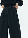 Брюки широкие с манжетом, цвет: Черный Allweneed
Брюки свободного кроя полной длины. Модель со складками, стрелкой и широкой манжетой. Удобная застежка на молнию, крючки и потайную пуговицу. Посадка на линии талии. Брюки имеют карманы с подерзным бочком. Особенно хорошо эта модель будет смотреться на девушках с ростом 170 + см. Носите брюки с жакетами или для более спортивного образа с футболками и кедами.