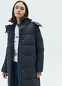 Пуховик oversize, цвет: Графитовый Allweneed
Длинный пуховик с широкой продольной стежкой. Благодаря длине модель спасет вас от ветра и мороза. Воротник на кнопках переходит в объемный капюшон на затягивающейся кулиске. Капюшон можно отстегнуть при желании и немного сменить образ. Застежка-молния по центру. Практичный и актуальный выбор на каждый день холодов. Изделие имеет водоотталкивающий эффект. При сильном дожде использование зонта обязательно.
Модель будет согревать вас до -25градусов.