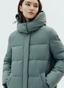 Пуховик oversize, цвет: хаки Allweneed
Длинный пуховик с широкой продольной стежкой. Благодаря длине модель спасет вас от ветра и мороза. Воротник на кнопках переходит в объемный капюшон на затягивающейся кулиске. Капюшон можно отстегнуть при желании и немного сменить образ. Застежка-молния по центру. Практичный и актуальный выбор на каждый день холодов. Изделие имеет водоотталкивающий эффект. При сильном дожде использование зонта обязательно.
Модель будет согревать вас до -25градусов.