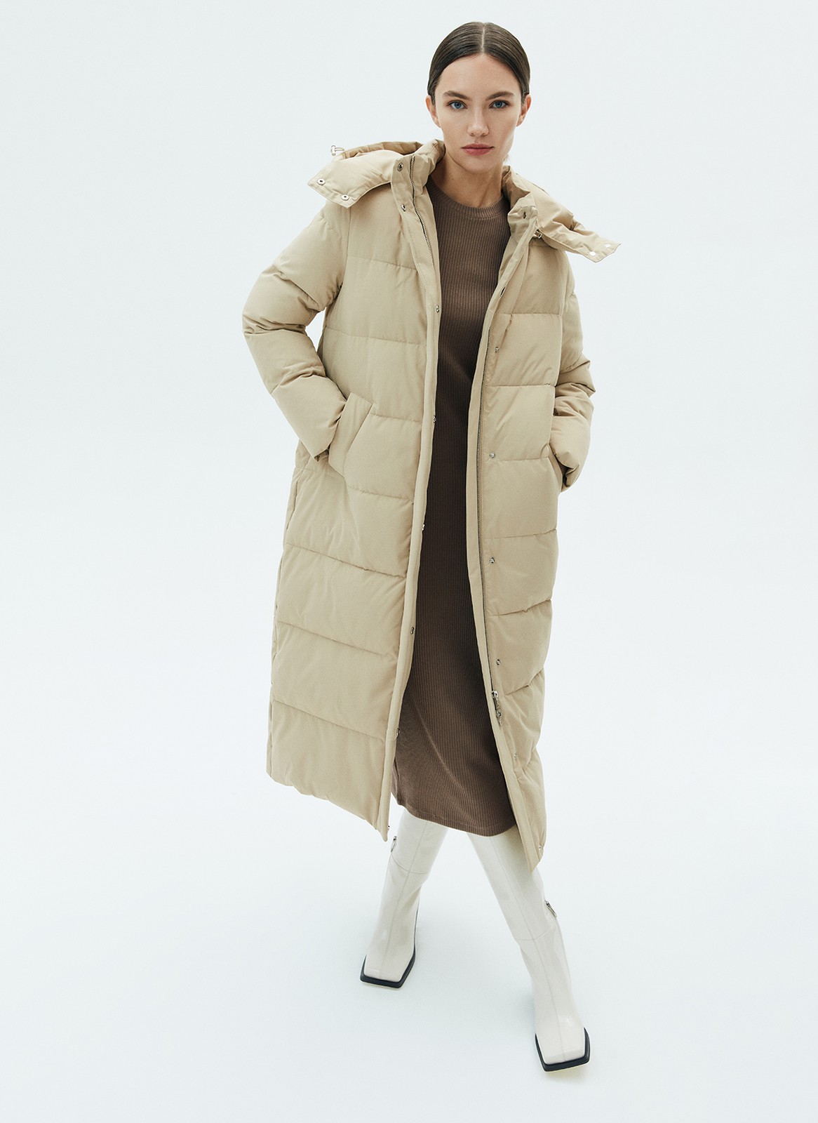 Пуховик oversize, цвет: кэмел Allweneed
Длинный пуховик с широкой продольной стежкой. Благодаря длине модель спасет вас от ветра и мороза. Воротник на кнопках переходит в объемный капюшон на затягивающейся кулиске. Капюшон можно отстегнуть при желании и немного сменить образ. Застежка-молния по центру. Практичный и актуальный выбор на каждый день холодов. Изделие имеет водоотталкивающий эффект. При сильном дожде использование зонта обязательно.
Модель будет согревать вас до -25градусов.