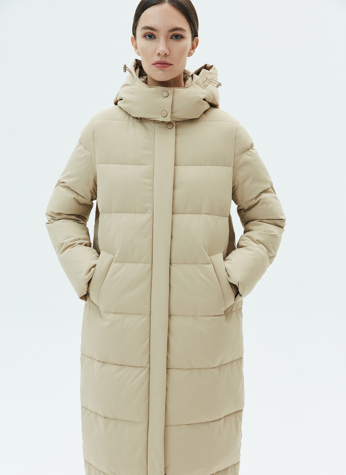 Пуховик oversize, цвет: кэмел Allweneed
Длинный пуховик с широкой продольной стежкой. Благодаря длине модель спасет вас от ветра и мороза. Воротник на кнопках переходит в объемный капюшон на затягивающейся кулиске. Капюшон можно отстегнуть при желании и немного сменить образ. Застежка-молния по центру. Практичный и актуальный выбор на каждый день холодов. Изделие имеет водоотталкивающий эффект. При сильном дожде использование зонта обязательно.
Модель будет согревать вас до -25градусов.