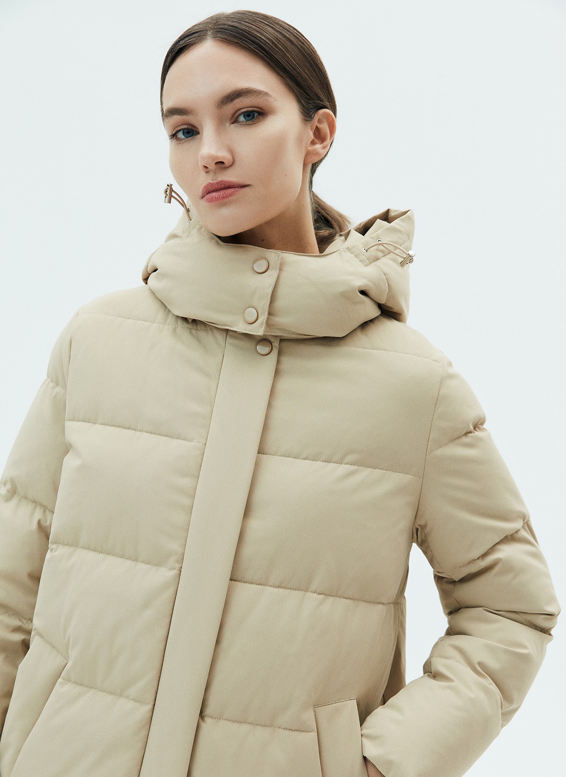 Пуховик oversize, цвет: кэмел Allweneed
Длинный пуховик с широкой продольной стежкой. Благодаря длине модель спасет вас от ветра и мороза. Воротник на кнопках переходит в объемный капюшон на затягивающейся кулиске. Капюшон можно отстегнуть при желании и немного сменить образ. Застежка-молния по центру. Практичный и актуальный выбор на каждый день холодов. Изделие имеет водоотталкивающий эффект. При сильном дожде использование зонта обязательно.
Модель будет согревать вас до -25градусов.