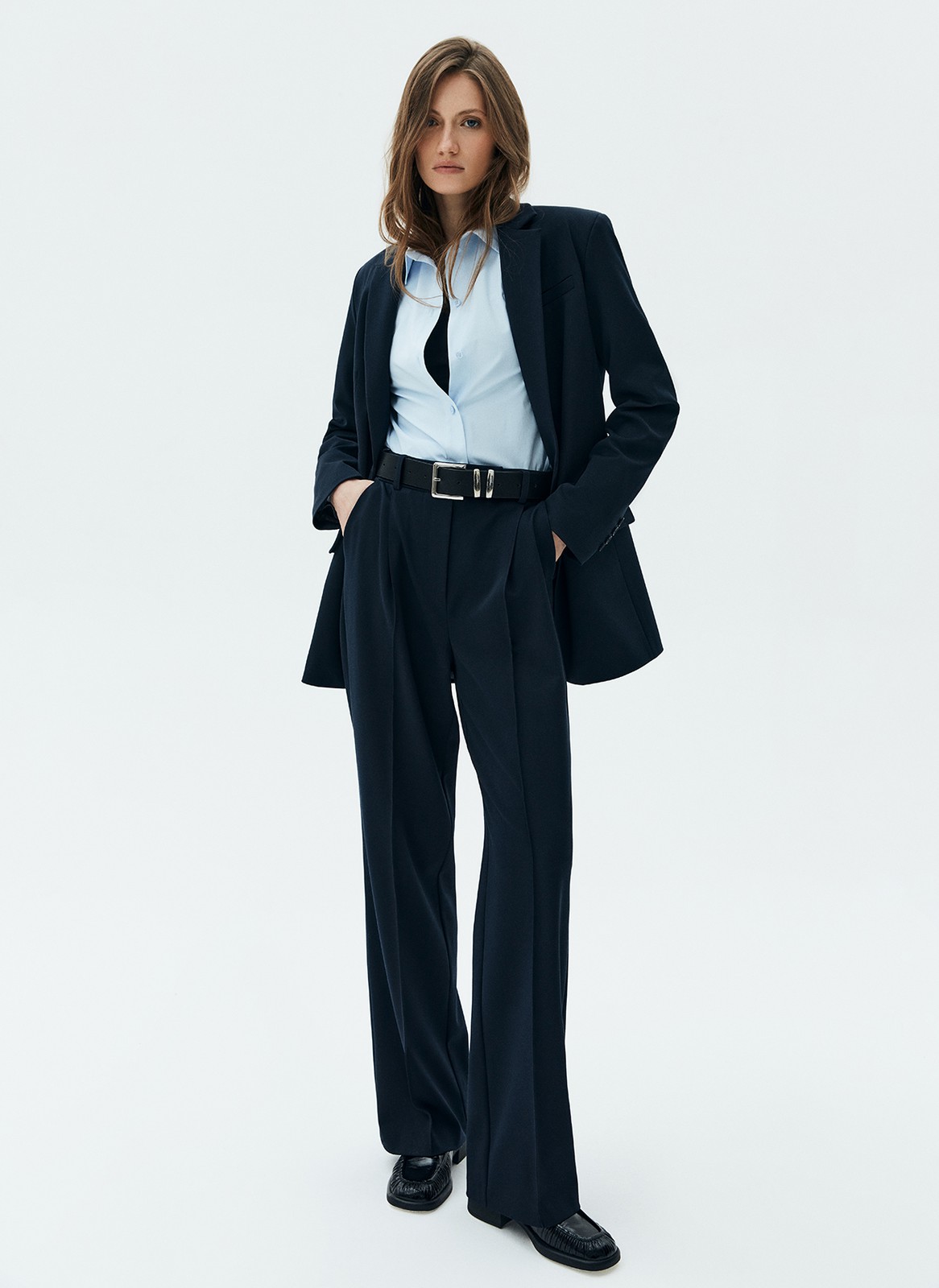 Брюки полной длины, цвет: темно-синий Allweneed
Брюки прямого кроя. Полная длина и посадка на талии. Модель со скрытой застёжкой. Брюки благодаря крою отлично вытягивают силуэт и делают ноги визуально стройнее. Носите с жакетом из новой коллекции в офис или на свидание.