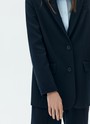 Жакет объёмный однобортный, цвет: темно-синий Allweneed
Жакет свободного кроя. Приятная к телу костюмная ткань, которая хорошо держит форму. Два накладных кармана для того, чтобы спрятать телефон. Застежка на две пуговицы в тон. Акцентная линия плеча создает уверенный образ. Мы создали модель с посадкой чуть ниже бедра, чтобы фигура визуально становилась стройнее. Сочетайте с брюками из комплекта или носите отдельно.