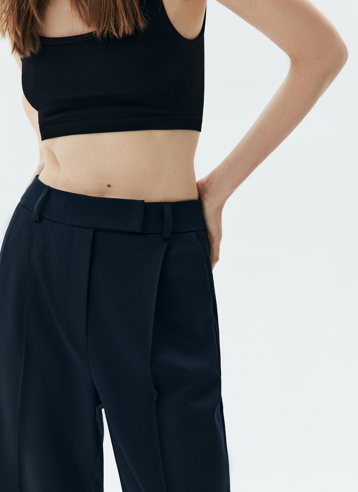 Брюки полной длины, цвет: темно-синий Allweneed
Брюки прямого кроя. Полная длина и посадка на талии. Модель со скрытой застёжкой. Брюки благодаря крою отлично вытягивают силуэт и делают ноги визуально стройнее. Носите с жакетом из новой коллекции в офис или на свидание.