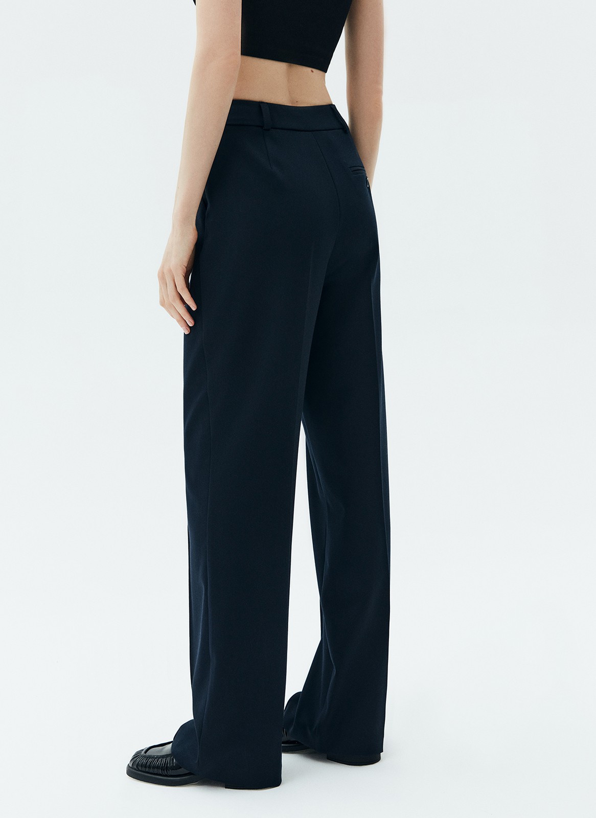 Брюки полной длины, цвет: темно-синий Allweneed
Брюки прямого кроя. Полная длина и посадка на талии. Модель со скрытой застёжкой. Брюки благодаря крою отлично вытягивают силуэт и делают ноги визуально стройнее. Носите с жакетом из новой коллекции в офис или на свидание.