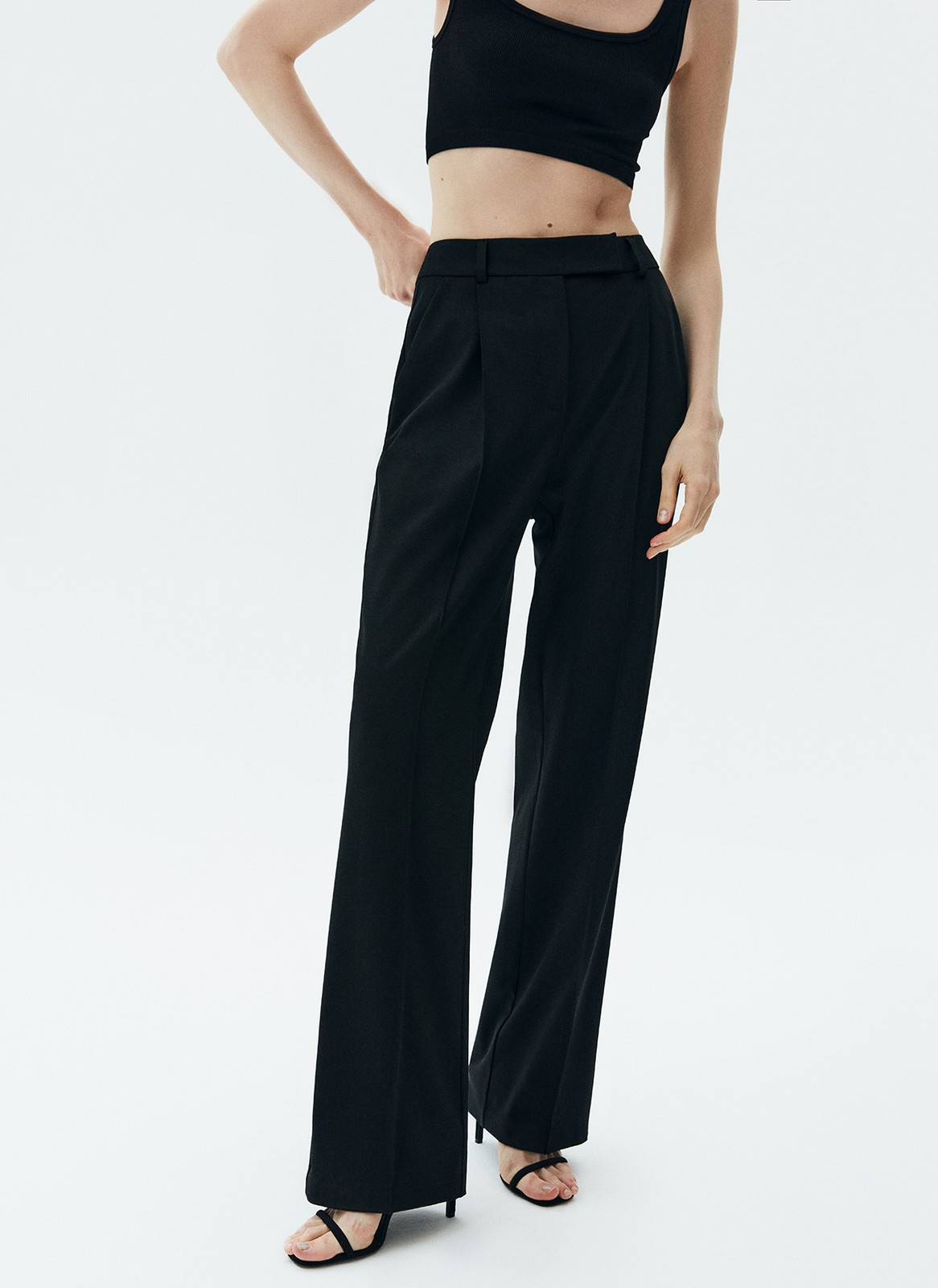 Брюки полной длины, цвет: Черный Allweneed
Брюки прямого кроя. Полная длина и посадка на талии. Модель со скрытой застёжкой. Брюки благодаря крою отлично вытягивают силуэт и делают ноги визуально стройнее. Носите с жакетом из новой коллекции в офис или на свидание.