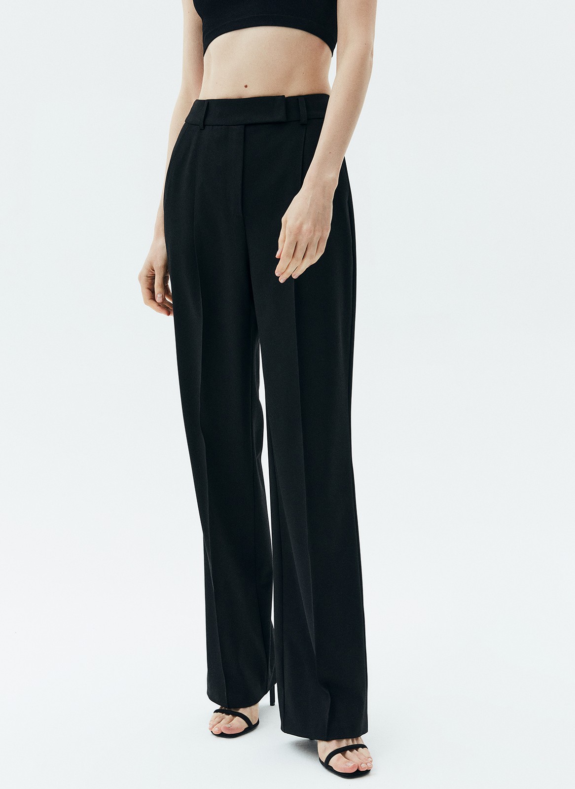 Брюки полной длины, цвет: Черный Allweneed
Брюки прямого кроя. Полная длина и посадка на талии. Модель со скрытой застёжкой. Брюки благодаря крою отлично вытягивают силуэт и делают ноги визуально стройнее. Носите с жакетом из новой коллекции в офис или на свидание.