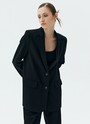 Жакет объёмный однобортный, цвет: Черный Allweneed
Жакет свободного кроя. Приятная к телу костюмная ткань, которая хорошо держит форму. Два накладных кармана для того, чтобы спрятать телефон. Застежка на две пуговицы в тон. Акцентная линия плеча создает уверенный образ. Мы создали модель с посадкой чуть ниже бедра, чтобы фигура визуально становилась стройнее. Сочетайте с брюками из комплекта или носите отдельно.